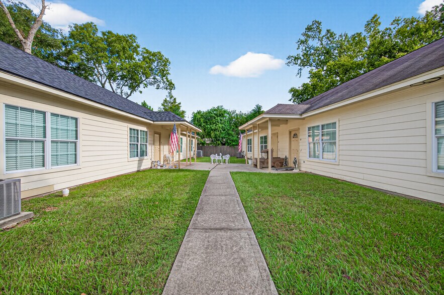 More Photos Of 104 Longstreet Rd, Willis Apartments For Sale