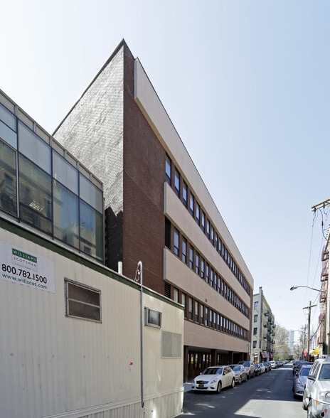 Primary Photo Of 120 Stuyvesant Pl, Staten Island Office Residential For Lease