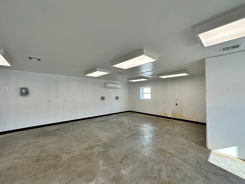 More Photos Of 3105 E Reno Ave, Oklahoma City Warehouse For Sale