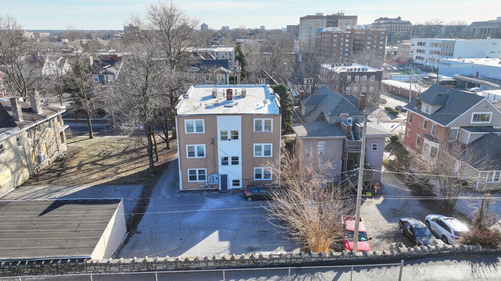 More Photos Of 206-208 W 34th St, Kansas City Apartments For Sale