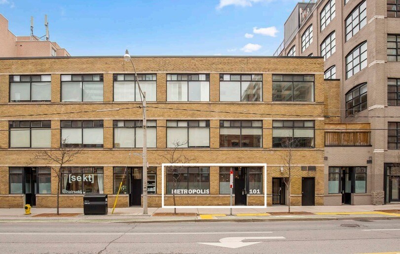 More Photos Of 80 Sherbourne St, Toronto Apartments For Sale