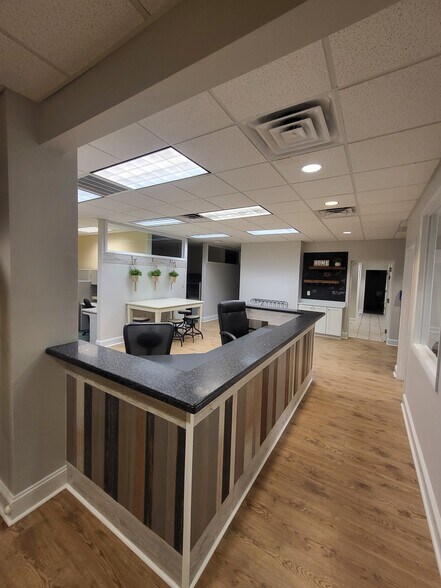 More Photos Of 110 Mid Atlantic Pl, Yorktown Office For Lease