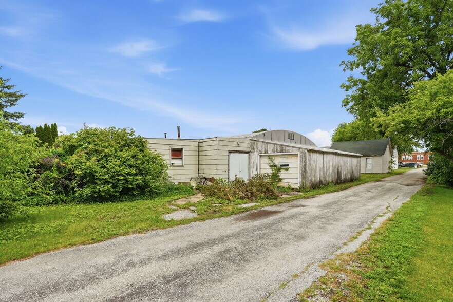 More Photos Of 305 1st st, Alpha Restaurant For Sale