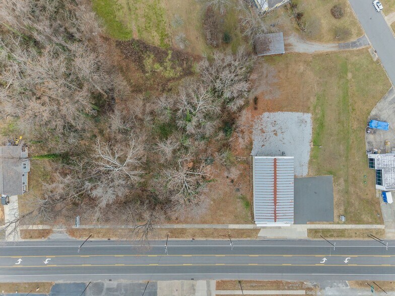 More Photos Of 1108 S Salisbury, Spencer Freestanding For Sale