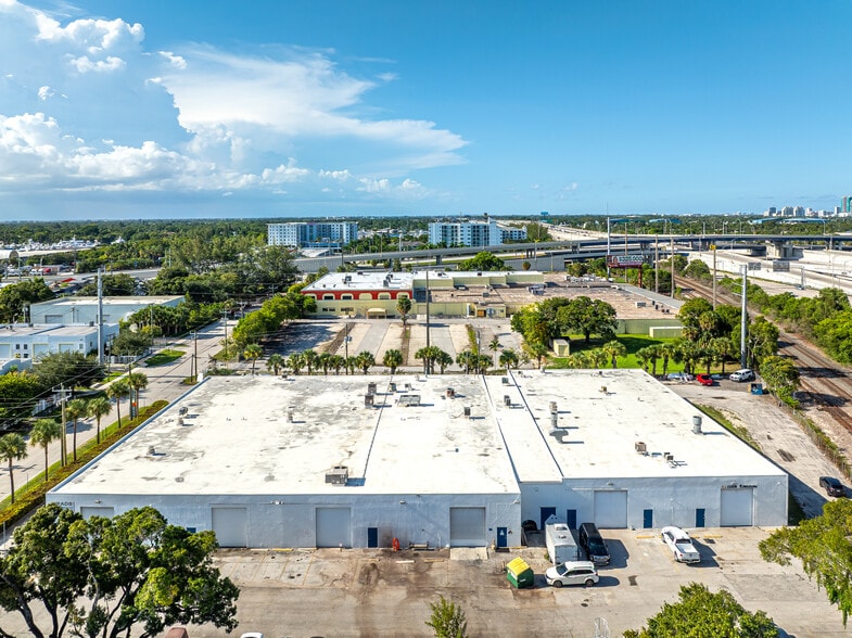 More Photos Of 2968 Ravenswood Rd, Fort Lauderdale Warehouse For Lease