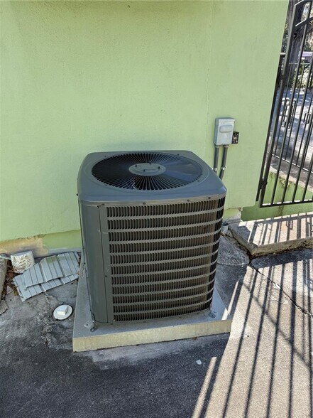 More Photos Of 5610 N Nebraska Ave, Tampa Office For Sale