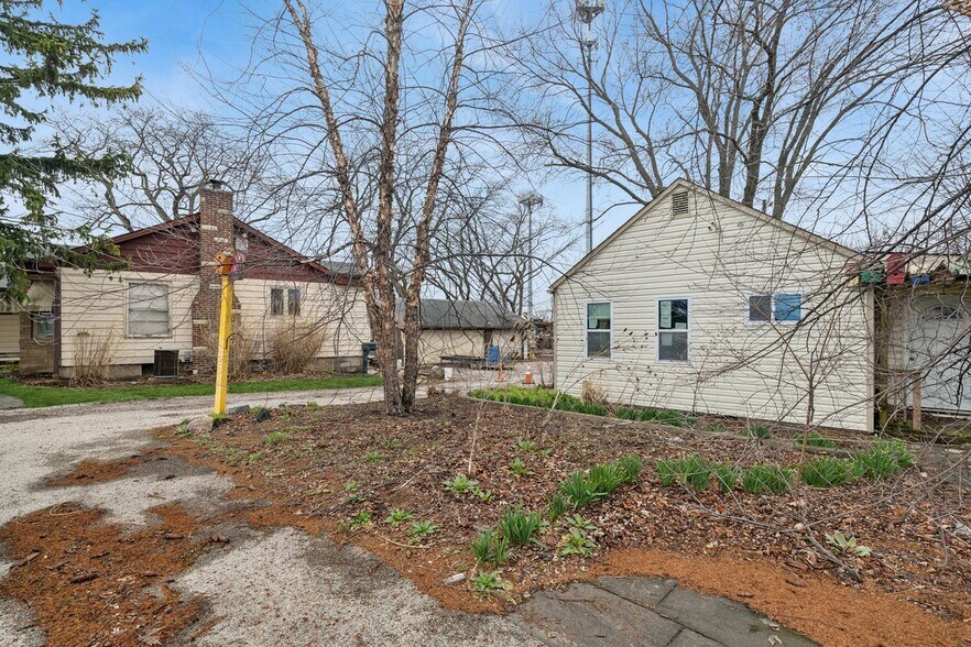 More Photos Of 20922 W Il Route 176, Mundelein Service For Sale