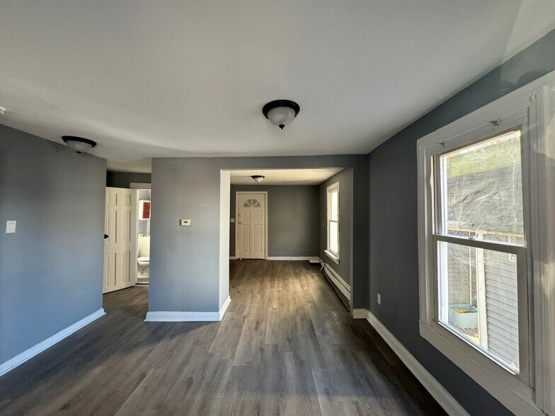 More Photos Of 54 High St, Waterbury Storefront Retail Residential For Sale