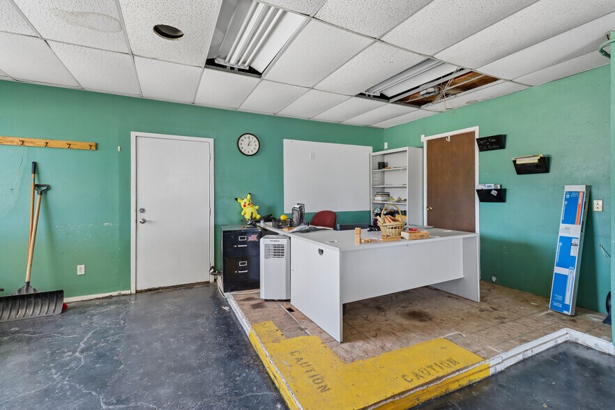 More Photos Of 801 Court Ave, Chariton Service Station For Sale