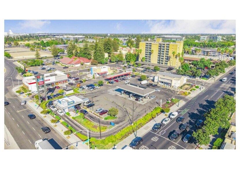 More Photos Of 121 S Center St, Stockton Convenience Store For Sale