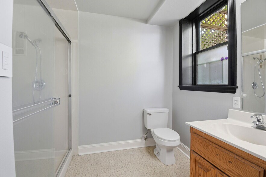 More Photos Of 931 Chestnut St, Alameda Multifamily For Sale