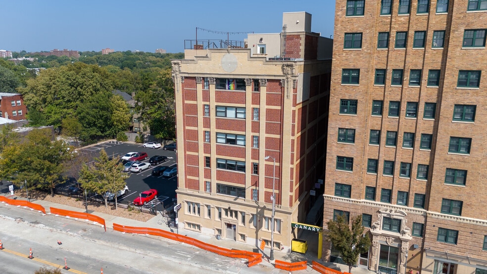 More Photos Of 3825-3829 Main St, Kansas City Loft Creative Space For Lease