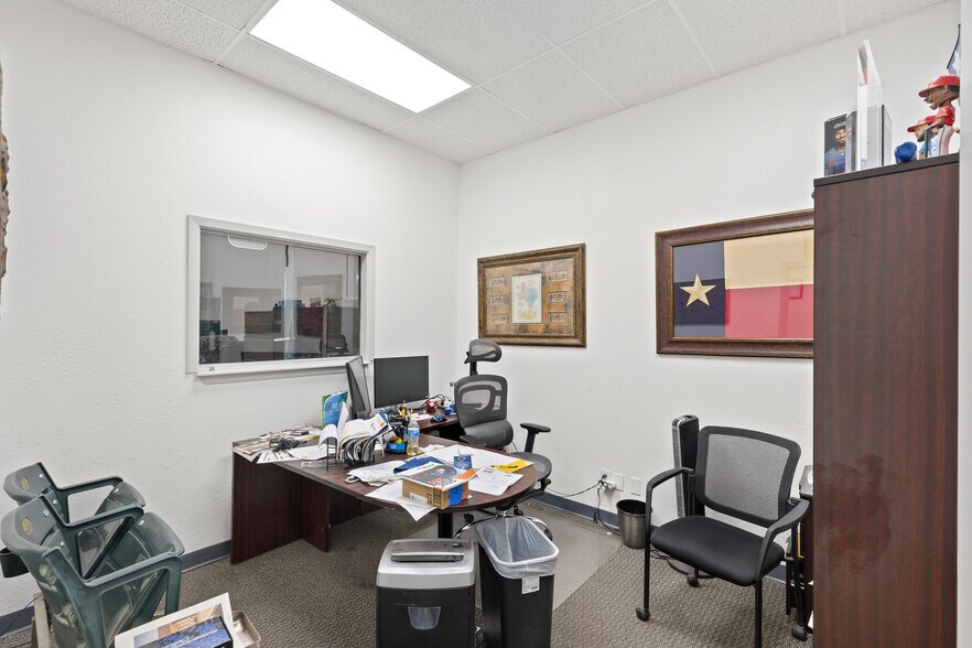 More Photos Of 812-814 Blue Mound Rd, Saginaw Warehouse For Lease