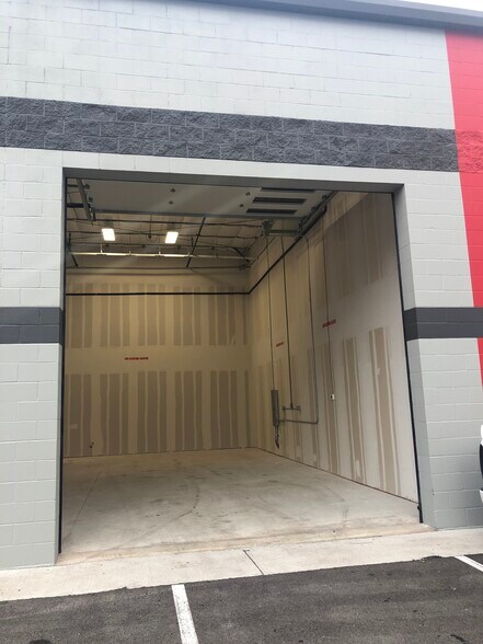 More Photos Of 2100 Double Creek Dr, Round Rock Warehouse For Lease