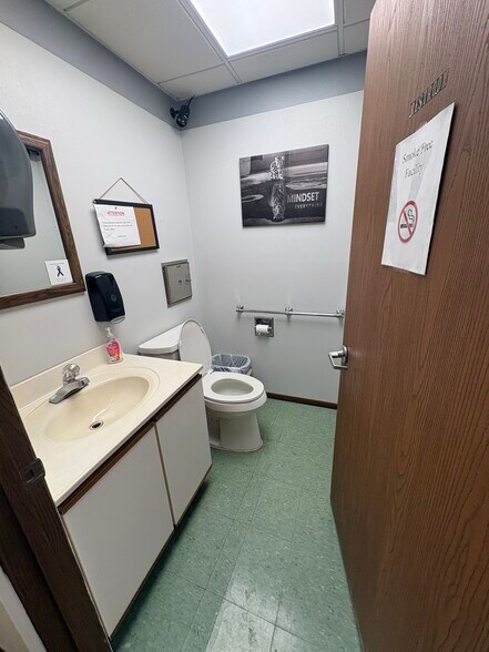 More Photos Of 773 Pershing St, Ellwood City Office For Sale