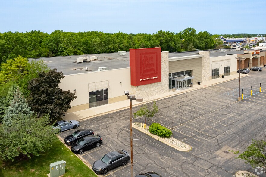 More Photos Of 12610 Felch St, Holland Storefront For Lease