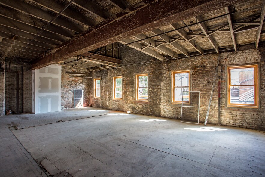 More Photos Of 2035 W Broad St, Richmond Storefront Retail Office For Lease