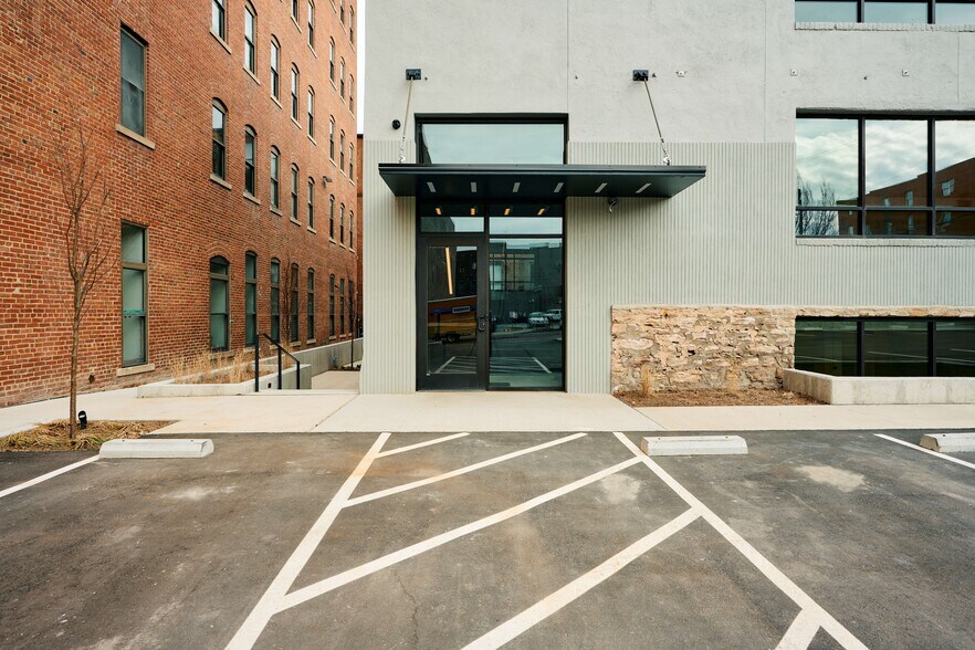 More Photos Of 14 W 3rd St, Kansas City Office For Lease