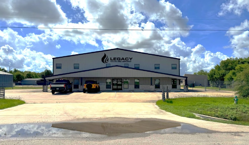 Primary Photo Of 12104 US-59, Victoria Industrial For Lease
