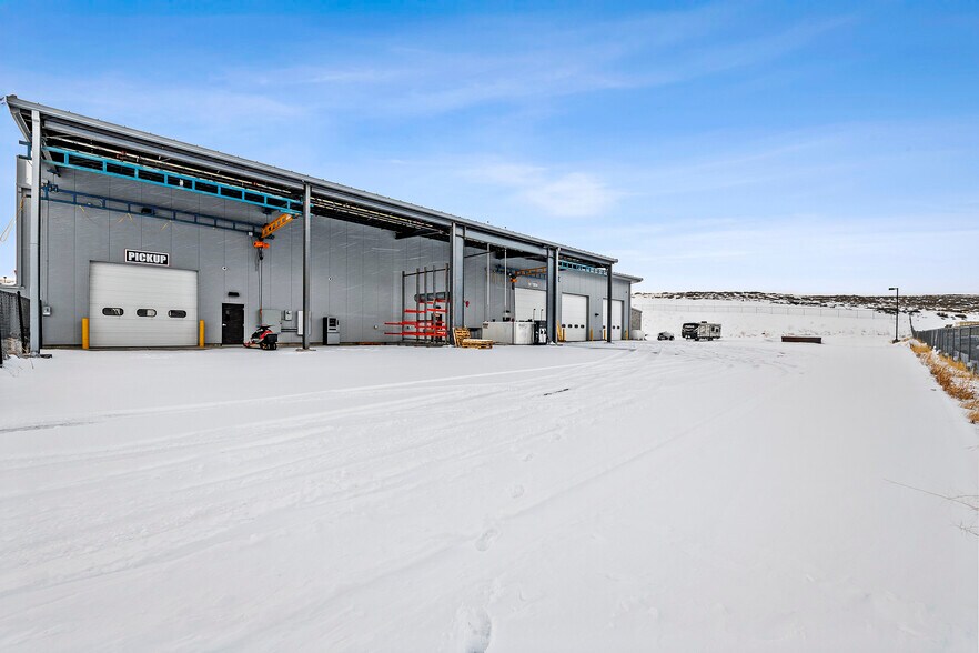 More Photos Of 371 Prospector Dr, Evanston Freestanding For Sale