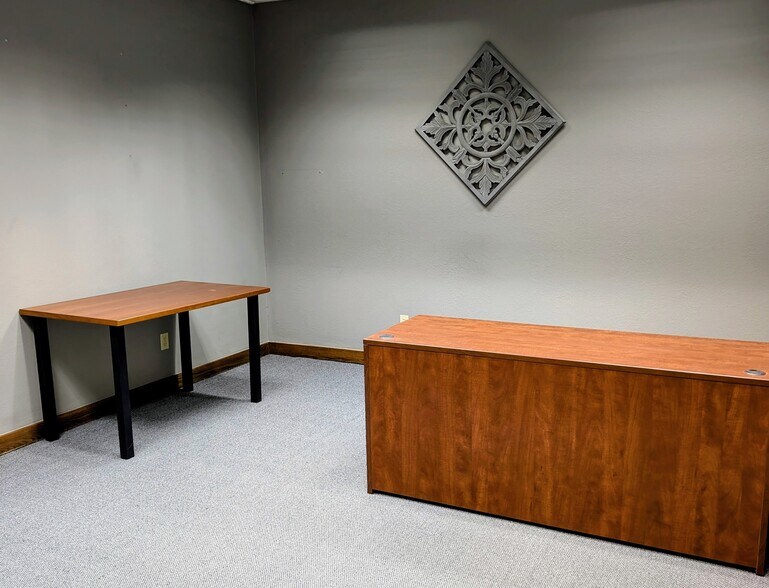 More Photos Of 215 W Broadway St, Mount Pleasant Office For Lease