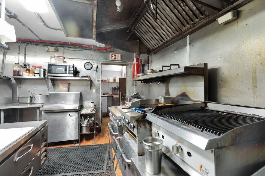 More Photos Of 81901 Overseas Hwy, Islamorada Restaurant For Sale