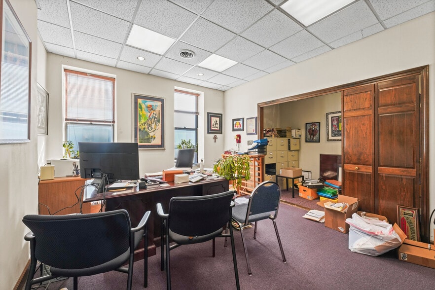 More Photos Of 132-134 S Swan St, Albany Office Residential For Sale