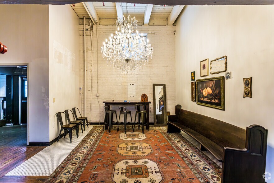 More Photos Of 409 S Main St, Memphis General Retail For Sale