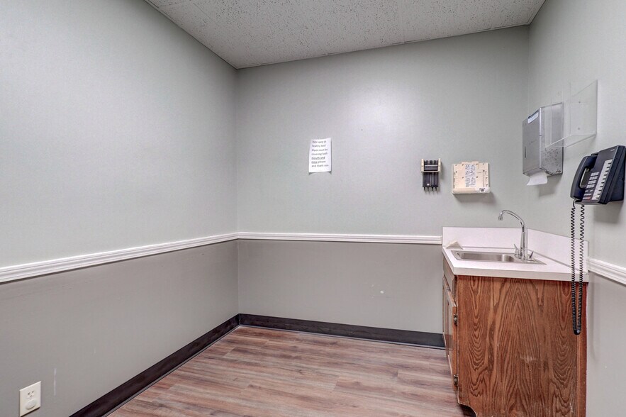 More Photos Of 3100 S Elm Pl, Broken Arrow Medical For Lease