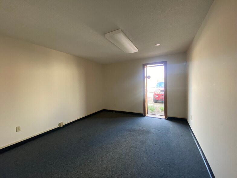 More Photos Of 8300 Dorchester Rd, Charleston Warehouse For Lease