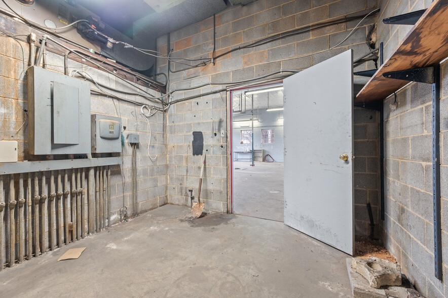 More Photos Of 4927 S Amherst Hwy, Madison Heights Specialty For Sale