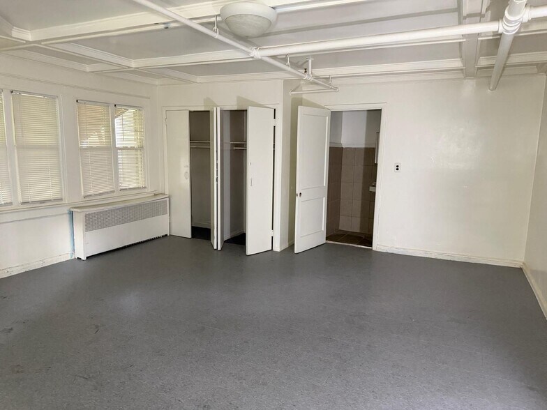 More Photos Of 184 S Pascack Rd, Nanuet Healthcare For Sale