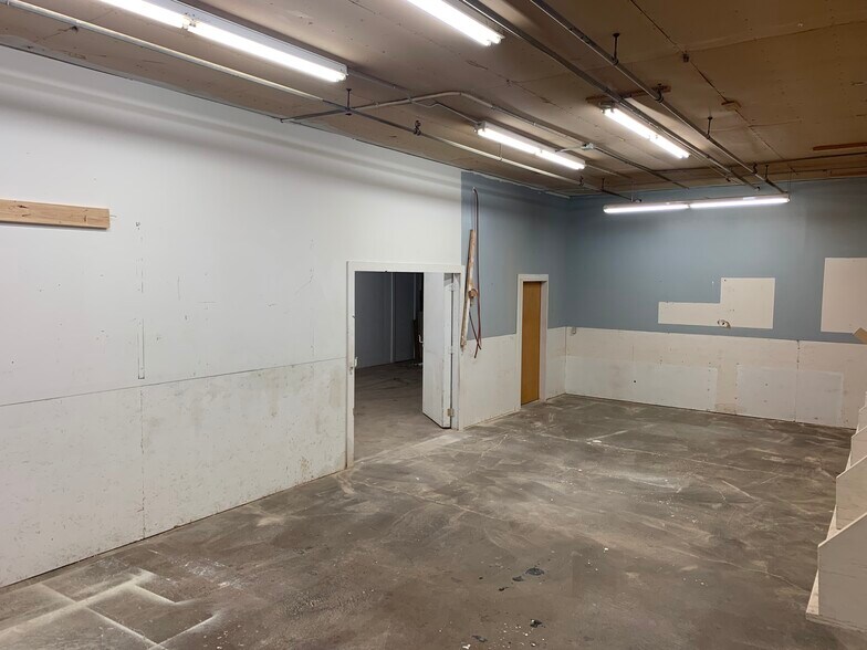More Photos Of 701 1st St, Farmington Warehouse For Sale