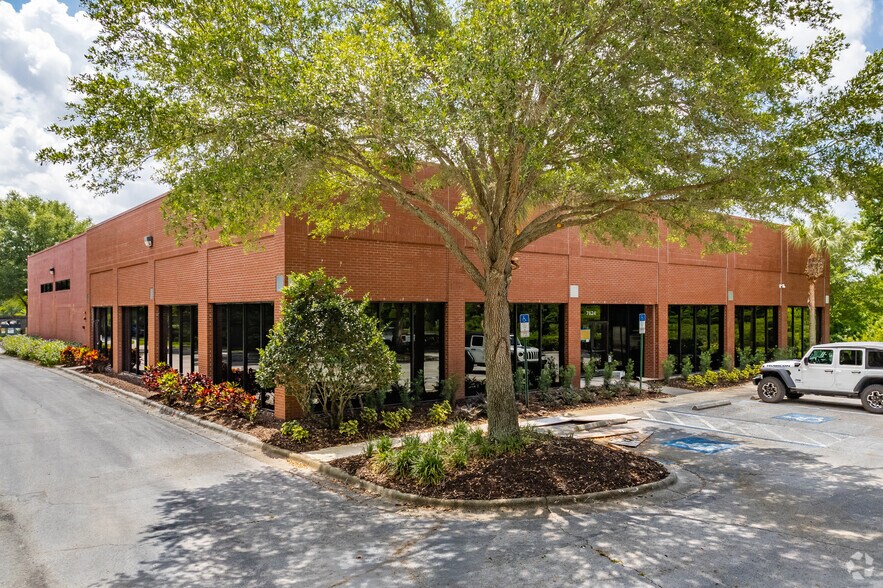 More Photos Of 4502 Woodland Corporate Blvd, Tampa Unknown For Lease