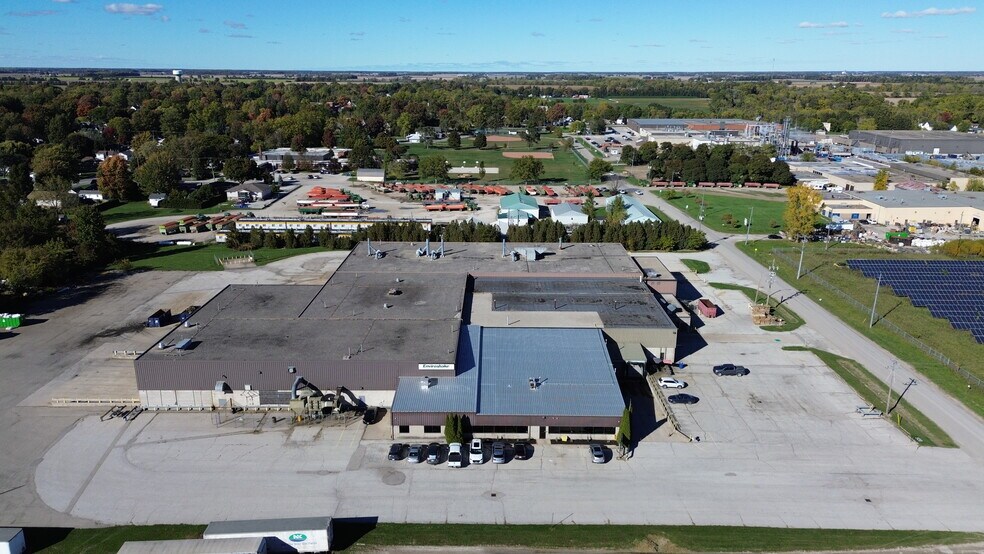 More Photos Of 1130 Wellington St, Chatham-Kent Distribution For Lease