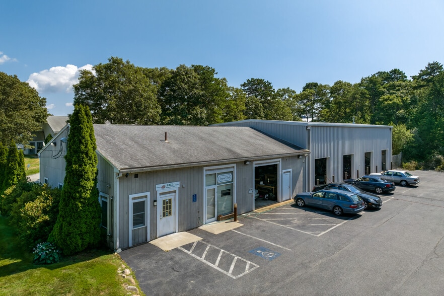 More Photos Of 7 Colonel Dr, Bourne Auto Repair For Sale