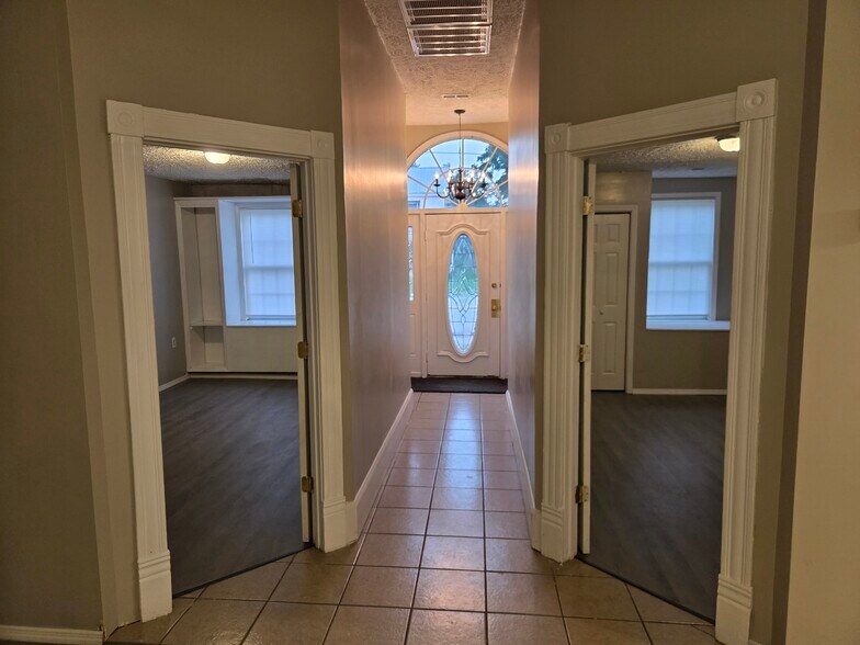 More Photos Of 127 Main St, North Middletown Office For Lease