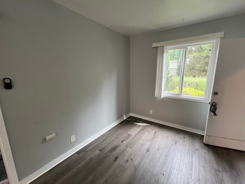 More Photos Of 2403 Louella Ave, Venice Apartments For Sale