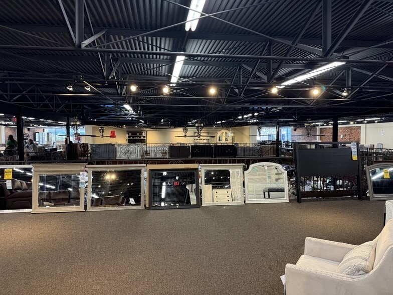 More Photos Of 415 Veterans Memorial Blvd, Metairie Freestanding For Lease