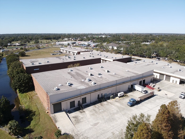 Primary Photo Of 2335 Commerce Point Dr, Lakeland Unknown For Lease