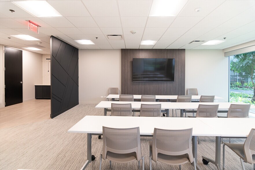 More Photos Of 2800 S River Rd, Des Plaines Office For Lease