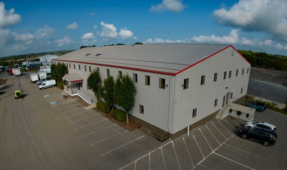 More Photos Of 129 McCarrell Ln, Zelienople Warehouse For Lease