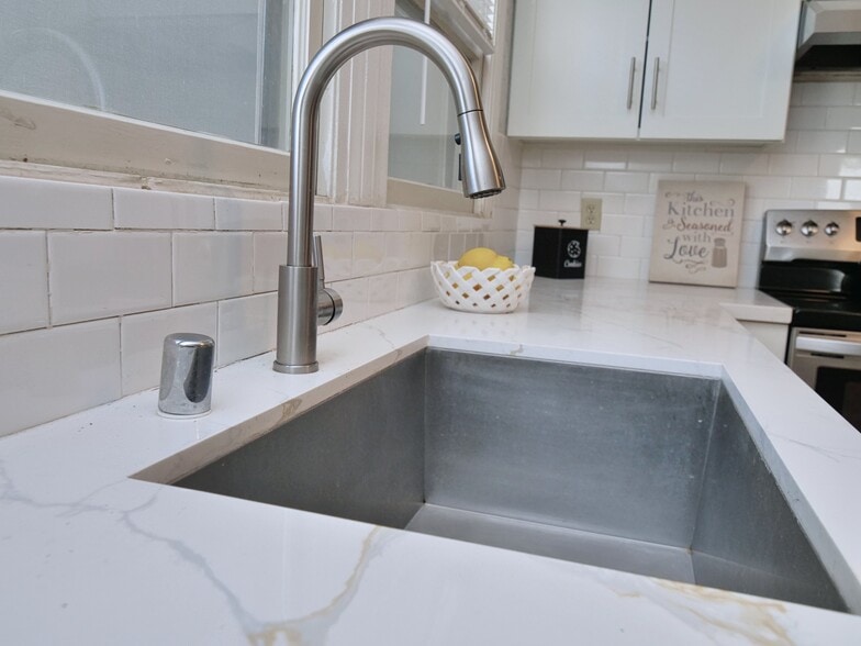 More Photos Of 1901-1903 H St, Sacramento Apartments For Sale