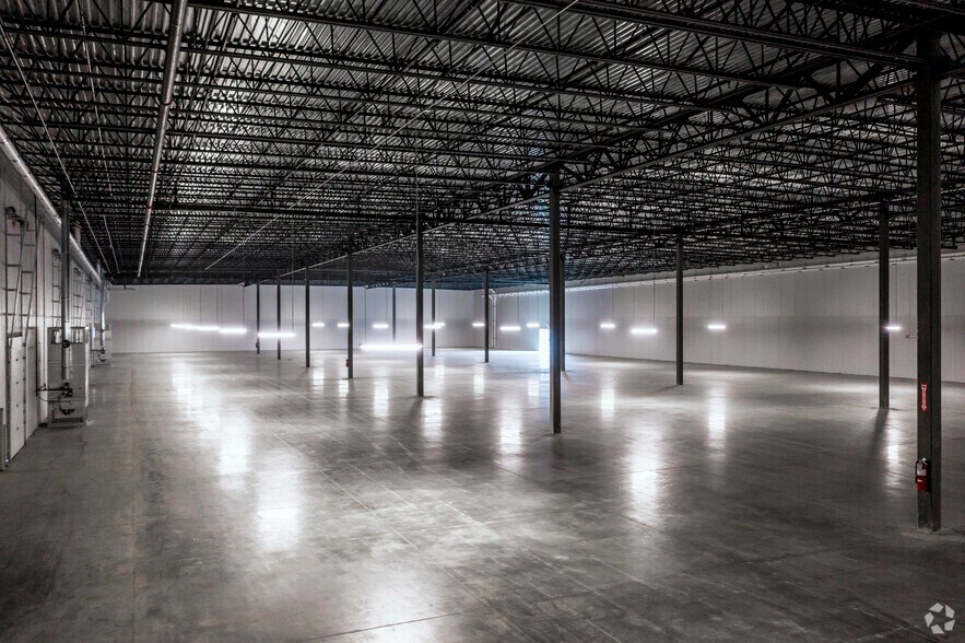 More Photos Of 8787 Snouffer School Rd, Gaithersburg Warehouse For Lease