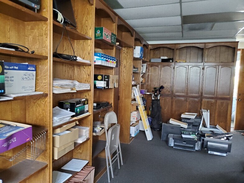 More Photos Of 940 W 17th St, Santa Ana Unknown For Lease