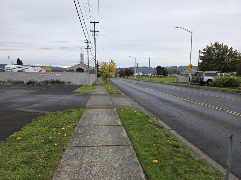 More Photos Of 624 9th Ave, Longview Land For Lease