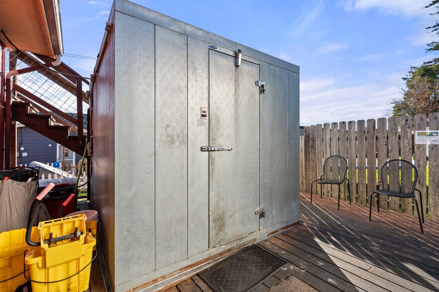 More Photos Of 401 Oak St, Brookings Specialty For Sale