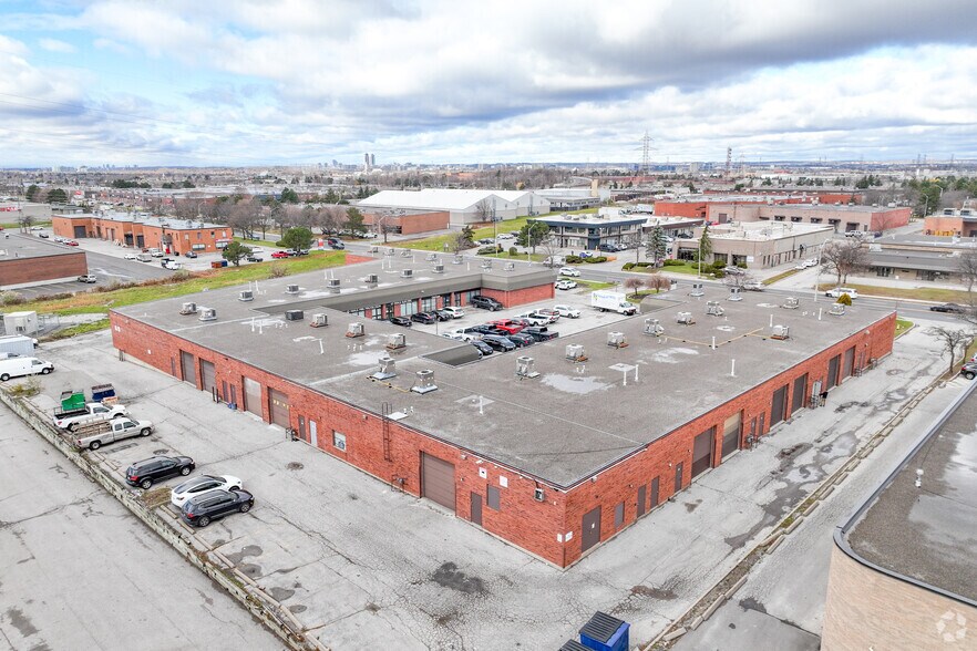 More Photos Of 825 Denison St, Markham Light Distribution For Lease