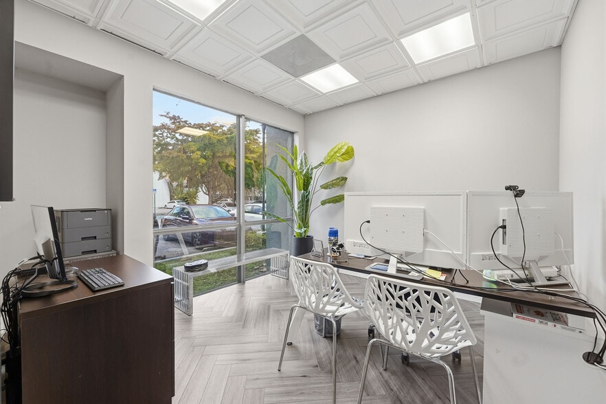 More Photos Of 520 NW 165th St, North Miami Beach Office For Sale
