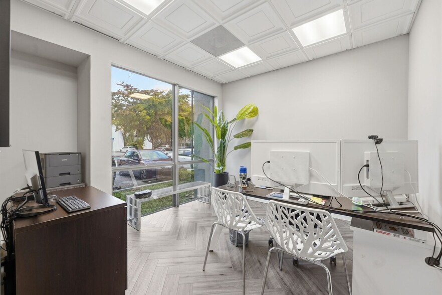 More Photos Of 520 NW 165th St, North Miami Beach Office For Sale